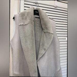 Made In Italy Women's Light Gray Fleece Vest
